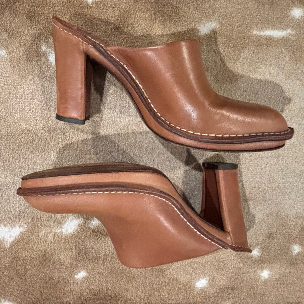 Donald J Pliner Heeled Mules in Saddle Leather EUC